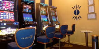 Live dealer baccarat table streaming on wow casino for Filipino players